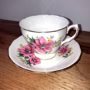 (2/$15)☕️ Vintage Pink Floral Bone China Teacup & Saucer Set- Royal Osborne